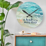 Zeegolven in de Oostzee met een prettige Waterverf Ronde Klok<br><div class="desc">Creëer een braakleggingsvibe met een koele kustwandklok met waterverf tropische turquoise en zeeduivel,  koraalzeester en "het strand is mijn gelukkige plek" in een blauw handschrift van de zeemacht. Art door KL Stock</div>