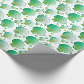 Zeegroene schelpen op wit cadeaupapier (Hoek)