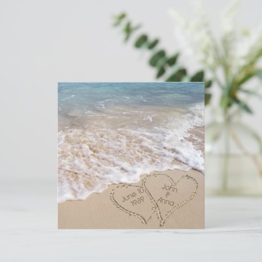 zeeharten met namen op het strand (Staand voorkant)