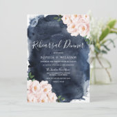 Zeemacht en blush Floral Wedding Rehearsal Dinner Kaart (Staand voorkant)