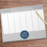 Zeemacht en grijze Chevron Pattern Weekly Planner Notitieblok<br><div class="desc">Een gewaagd geometrisch ontwerp in verse,  vrolijke kleuren. Als u de monogrammen moet aanpassen,  klik op de pas het knoop aan en breng veranderingen aan.</div>