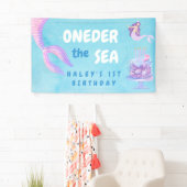 Zeemeermin 1e Verjaardag ONEder het zee Blue Budge Spandoek (Insitu)