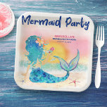 Zeemeermin Cocktail Tropische Strand Bachelorette  Papieren Bordje<br><div class="desc">Mermaid thema bachelorette party paper borden zijn voorzien van een zeemeermin loungen op het strand met een tropische cocktail genieten van de oceaan golven en zonsondergang. Perfect voor strand-,  nautische en kustthemafeesten. Kunst door KL Stock</div>