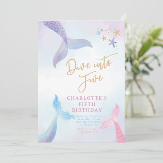 Zeemeermin duik in verjaardagsfeestuitnodiging kaart (Staand voorkant)
