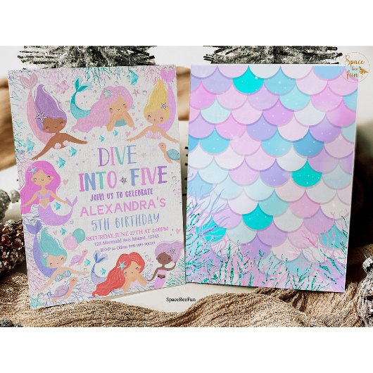 Zeemeermin duik in verjaardagsfeestuitnodiging ond kaart