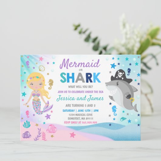 Zeemeermin en haai verjaardag uitnodiging zwembad (Staand voorkant)
