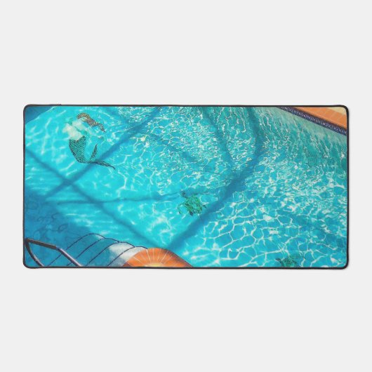 Zeemeermin in een Zwembad Desk Mat (Voorkant)