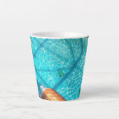 Zeemeermin in een zwembad latte mok (Voorkant)