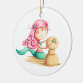 Zeemeermin met roze kerstversiering. keramisch ornament (Links)