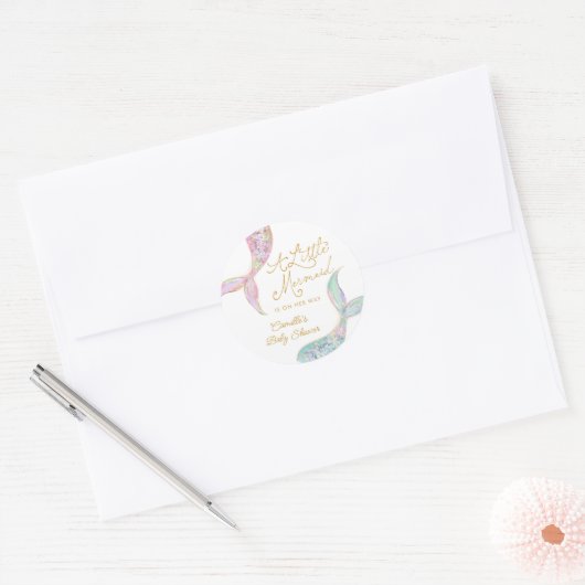 Zeemeermin onder het Baby shower Zee Ronde Sticker (Envelop)