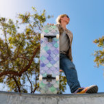 Zeemeermin Schaalt Meisje Persoonlijk Skateboard<br><div class="desc">Een schattig skateboard voor jonge meisjes met een waterverf zeemeermin schubben, in blues en paars.</div>