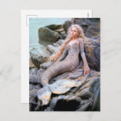 Zeemeermin zittend op rotsen door de oceaan feestdagenkaart (Voorkant / Achterkant)