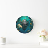 Zeemeermin zwemt met een schattige klok van vis (Huis)