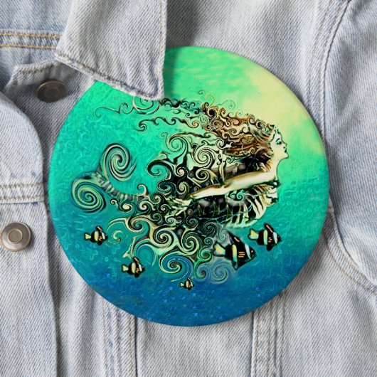 Zeemeermin zwemt met vis ronde button 6,0 cm (In situ)