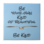 Zeemeeuw in de vlucht Mooi Wees vriendelijk Tegeltje (Voorkant)