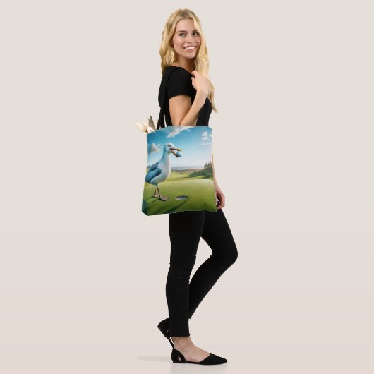 Zeemeeuw met een golfbal in zijn snavel tote bag (Op model)