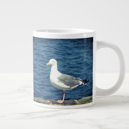 Zeemeeuw op de baai grote koffiekop (Rechts)