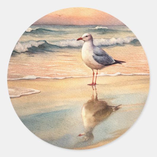 Zeemeeuw op een strand ronde sticker (Voorkant)