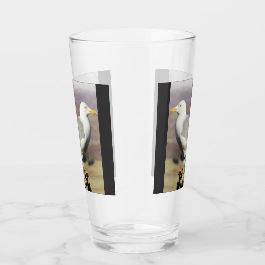 Zeemeeuw op hekpaal glas (Rechts)