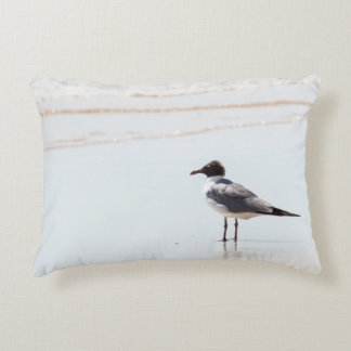 Zeemeeuw op het strand Accent Pillow Kussen