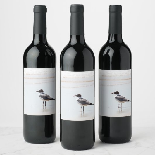 Zeemeeuw op het strand Classic Wijn Etiket (Flessen)