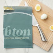 Zeemeeuw vliegen op Brighton Pier Kitchen theedoek (Quarter Fold)