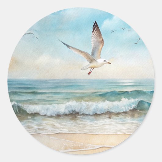 Zeemeeuwen die op een strand vliegen ronde sticker (Voorkant)