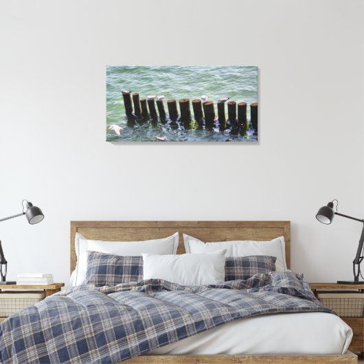 Zeemeeuwen Rust op Pilings Canvas Print (Insitu (Slaapkamer))