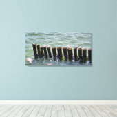 Zeemeeuwen Rust op Pilings Canvas Print (Insitu (Houten vloer))