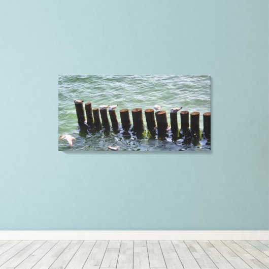 Zeemeeuwen Rust op Pilings Canvas Print (Insitu (Houten vloer))