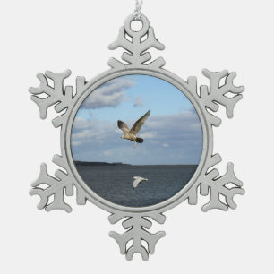 Zeemeeuwen tijdens de vlucht tin sneeuwvlok ornament