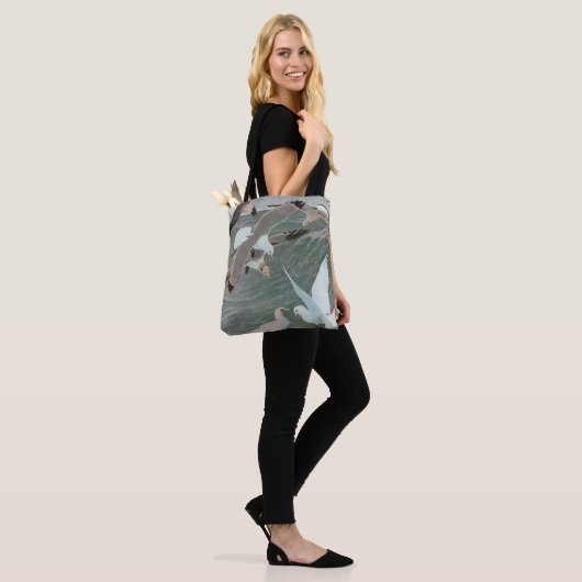Zeemijlen over oceaangolven door Louis Agassiz Fue Tote Bag (Op model)