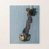 Zeeotter drijft op rug in oceaan legpuzzel (Verticaal)