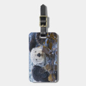 Zeeotter gewikkeld in kelp bagagelabel (Voorkant verticaal)