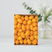 Zeep van oranje kumquat in kartonnen doos briefkaart (Staand voorkant)