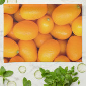 Zeep van oranje kumquat in kartonnen doos theedoek (Gevouwen)