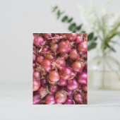 Zeep van rode uien op de markt briefkaart (Staand voorkant)