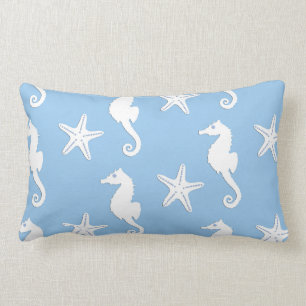 Zeepaard en zeester - wit op bleek blauw kussen
