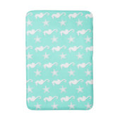 Zeepaard en zeester - wit op bleke aqua badmat (Voorkant Verticaal)