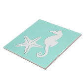 Zeepaard en zeester - wit op bleke aqua tegeltje (Zijkant)