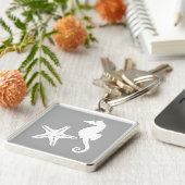 Zeepaard en zeester - wit op zilvergrijs sleutelhanger (Zijkant)