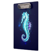 Zeepaard van kristal ijs op blauwe achtergrond klembord (Links)
