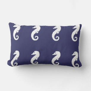 ZEEPAARD WIT op blauwe kussen