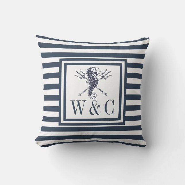Zeepaarden Monogram Navyblauw Gestreepte Maritiem Buitenkussen (Voorkant)