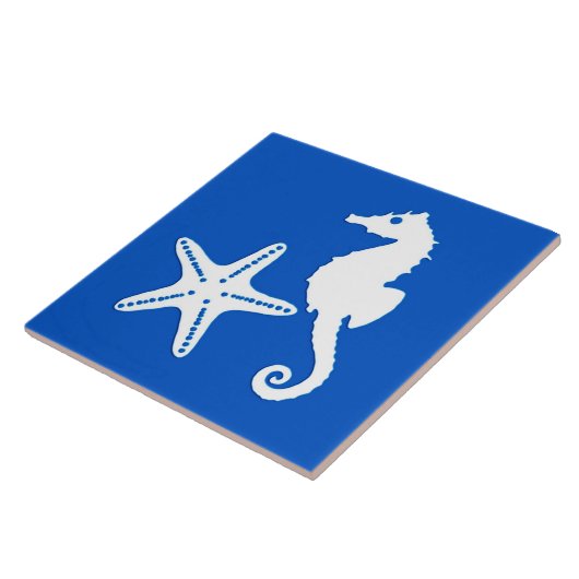 Zeepaardje en zeesterren - wit op kobaltblauw tegeltje (Zijkant)