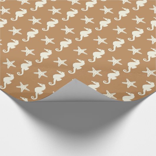 Zeepaardvis — cacaobruin en beige cacao cadeaupapier (Hoek)