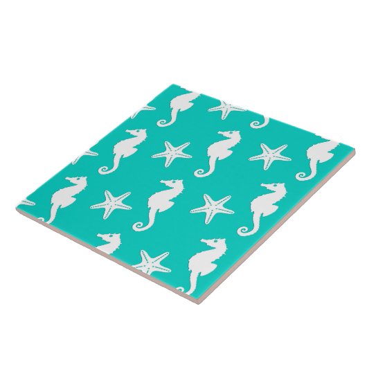 Zeepaardvis - wit op turquoise tegeltje (Zijkant)