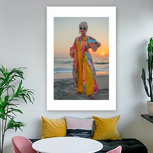 Zeeportret van flamboyante vrouw poster