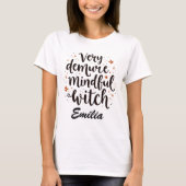 Zeer demure, mindful Witchy aangepaste naam Hallow T-shirt (Voorkant)