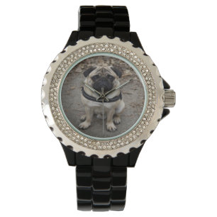 Zeer ernstige pug horloge